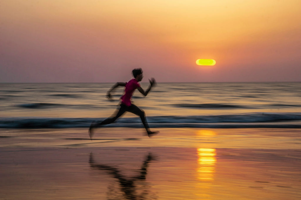 Runner on the seashore at golden hour – Aurivo Endurance